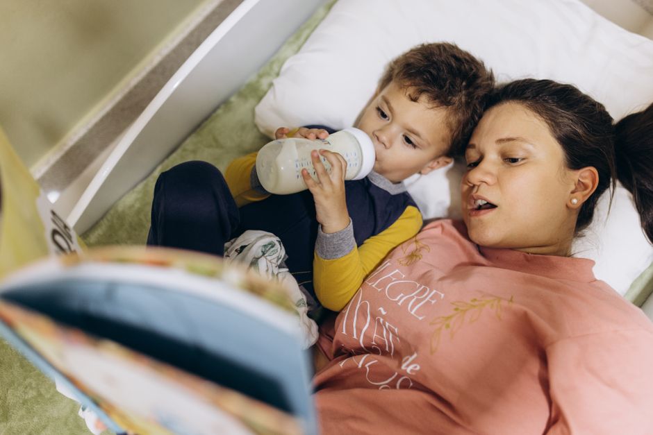 A mother bonding with her toddler over a calm evening routine